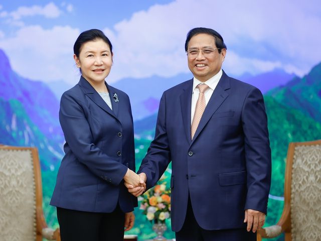 金沙casino赌场越南政府总理范明正会睹了来越南拜访作事的中法律令部长贺荣